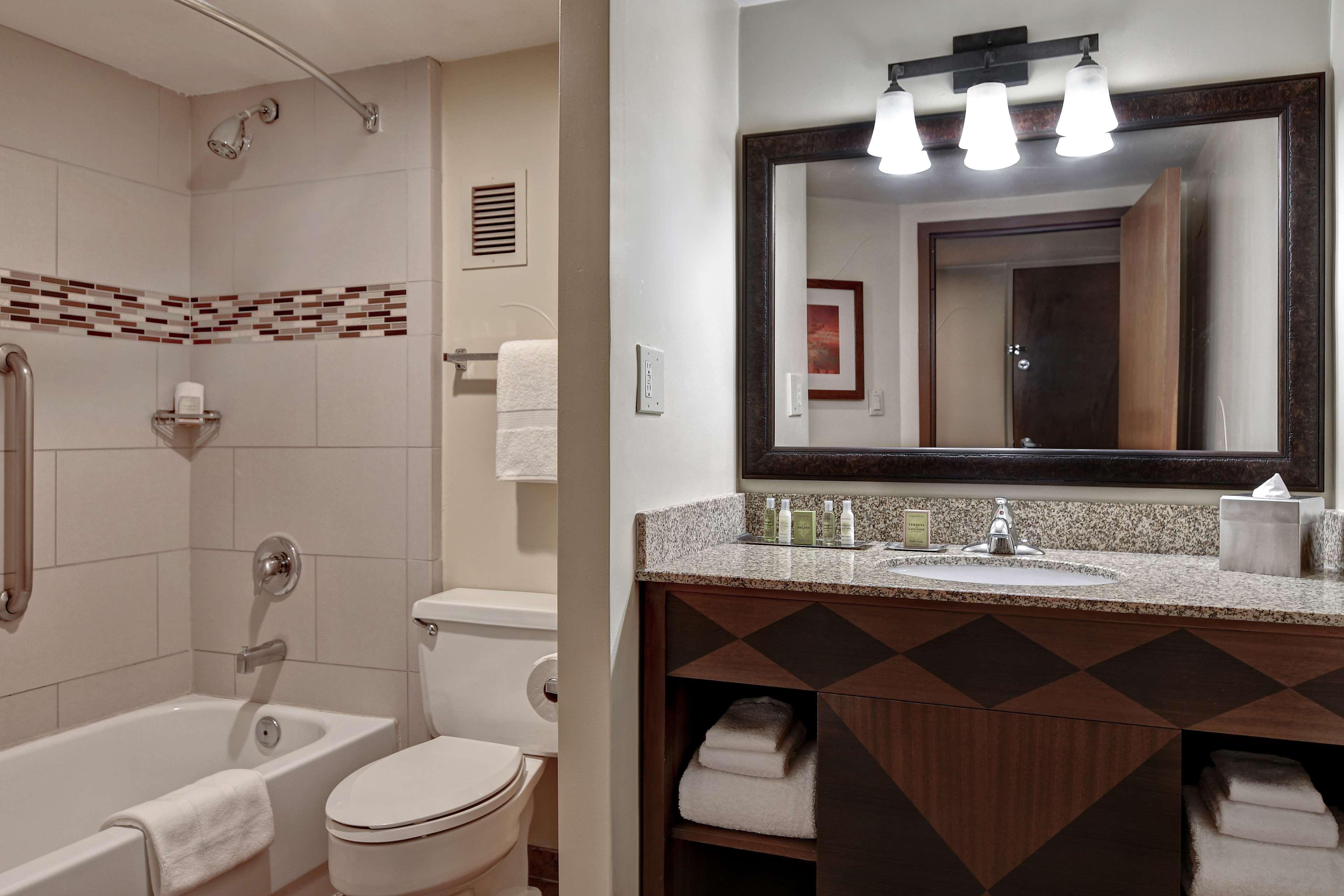 Doubletree By Hilton Phoenix- Tempe Bagian luar foto