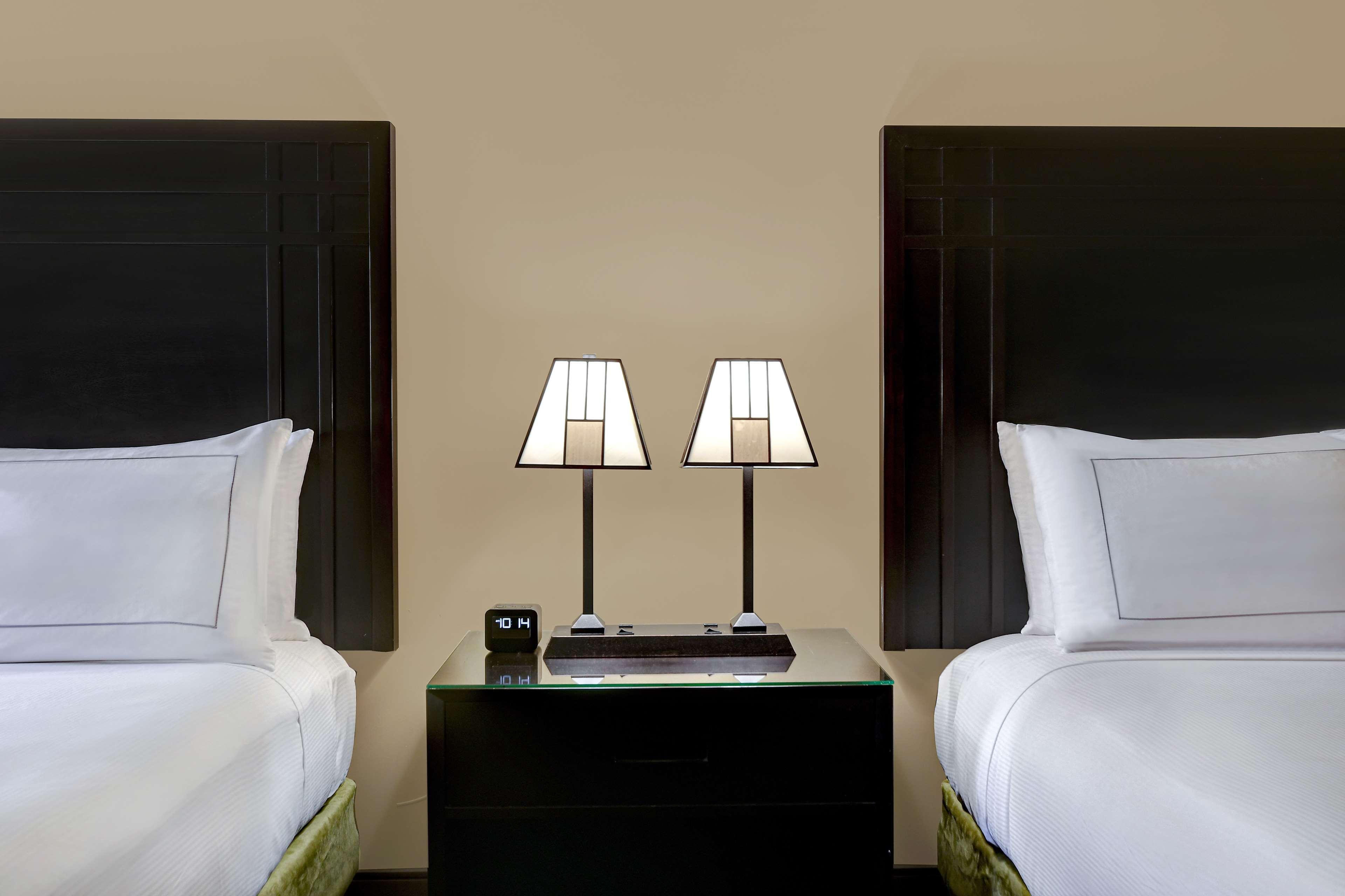Doubletree By Hilton Phoenix- Tempe Bagian luar foto
